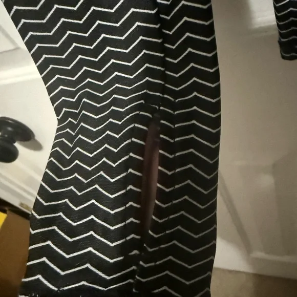 DSG Black & White Cold~Weather Zigzag Quarter-Zip Pullover – Women’s Medium - Picture 4 of 6